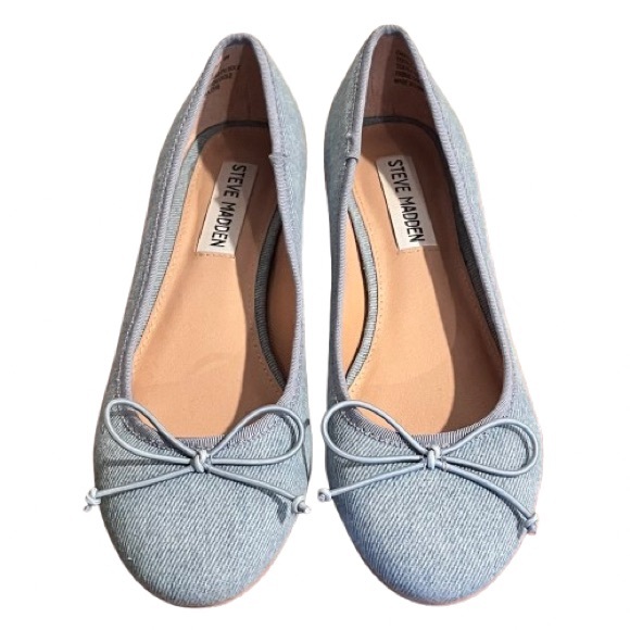 Steve Madden- Denim Ballet Flat Inspired Block Heel Pump. Size: 6 - Picture 2 of 9